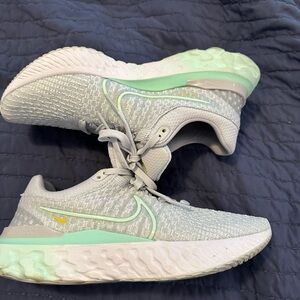 Nike Gray and Green Athletic Shoes with Woven Upper